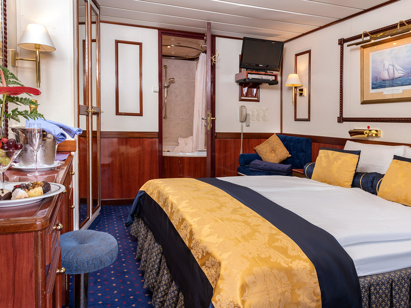 Category 1 - Deluxe Deck Cabins